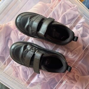 Kids black Puma shoes velcro US 9C